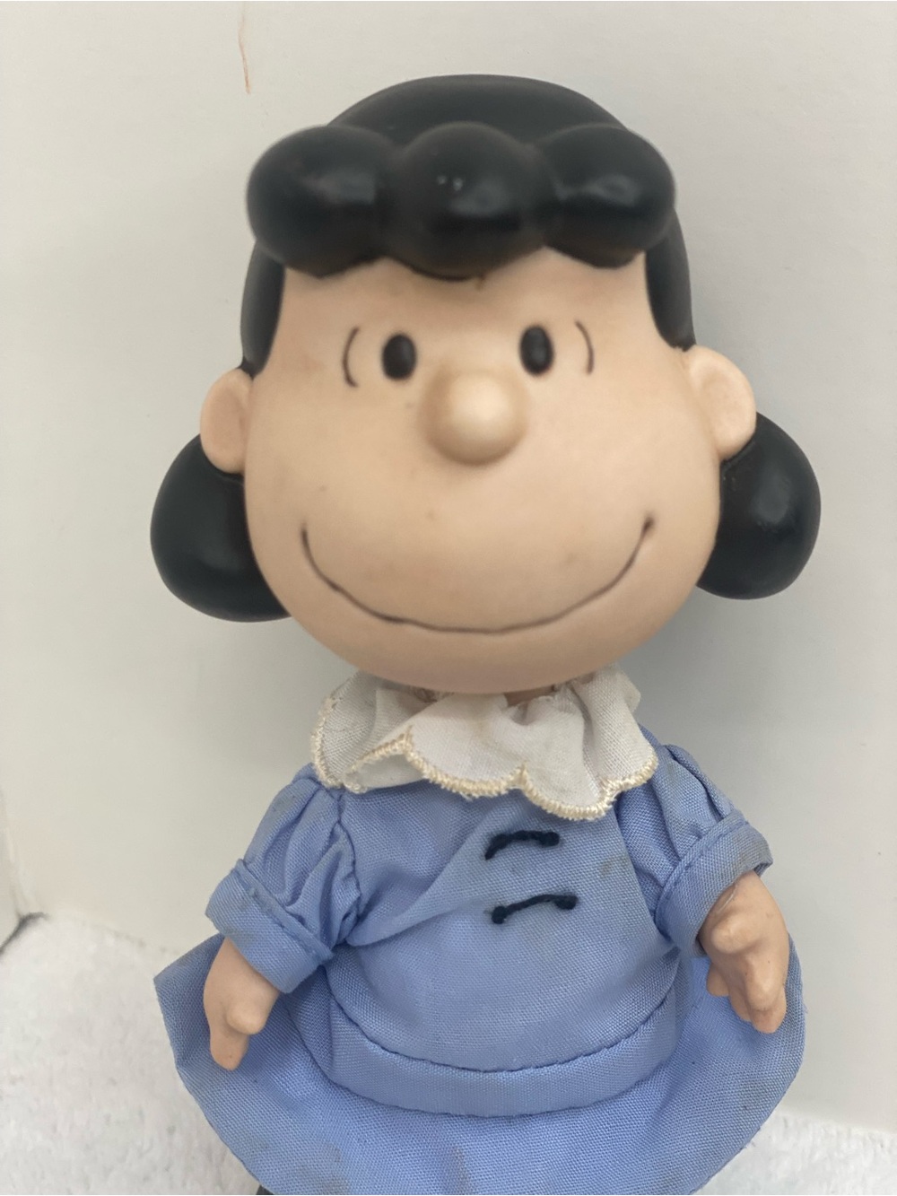 Hallmark Peanuts Gallery Lucy Jointed Porcelain Figurine 8781 Limited Edition - Picture 3 of 11